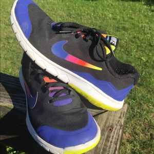 Nike Flex Experience RN 4, 6.5 youth, great shape